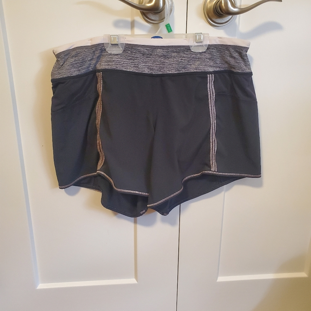Lululemon Sz 8 running short